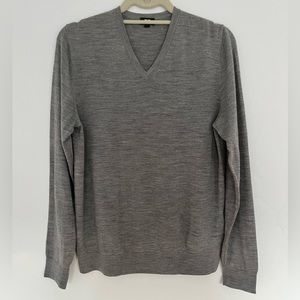 UNIQLO Extra Fine Merino V-Neck Long-Sleeve Sweater